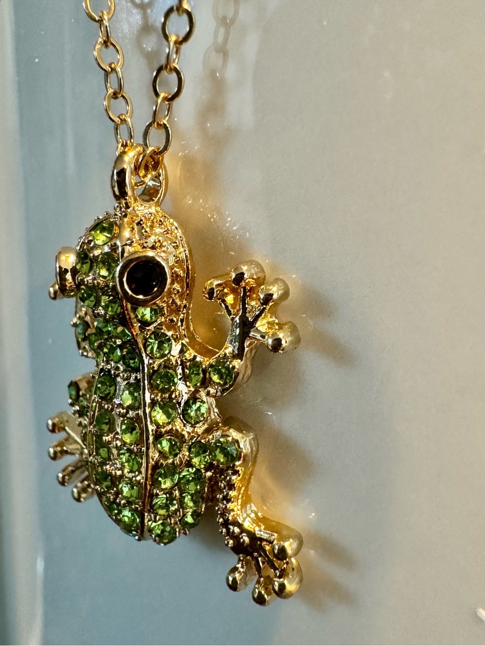Gold and Green Frog Pendant Necklace chain 17” with 2” extension frog 1” long - Picture 8 of 10